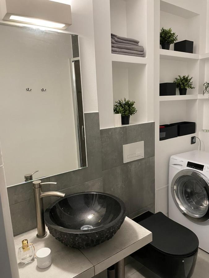 Grey Gucci Apartment City Center Varšava Exteriér fotografie